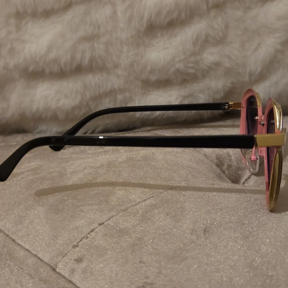 Stylish Mirrored Pink, Gold And Black Sunglasses
